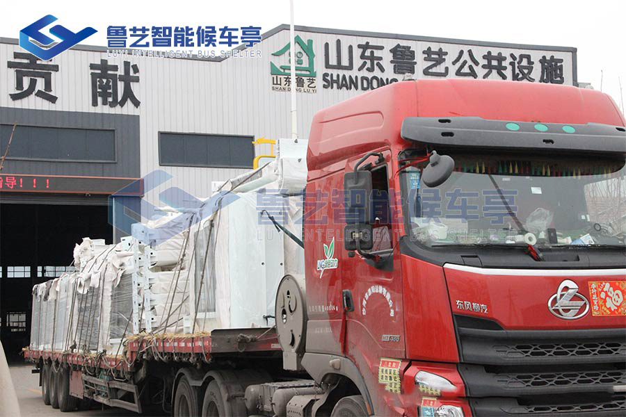 河南訂購(gòu)的公交候車(chē)亭第三批制作完成 發(fā)車(chē)中