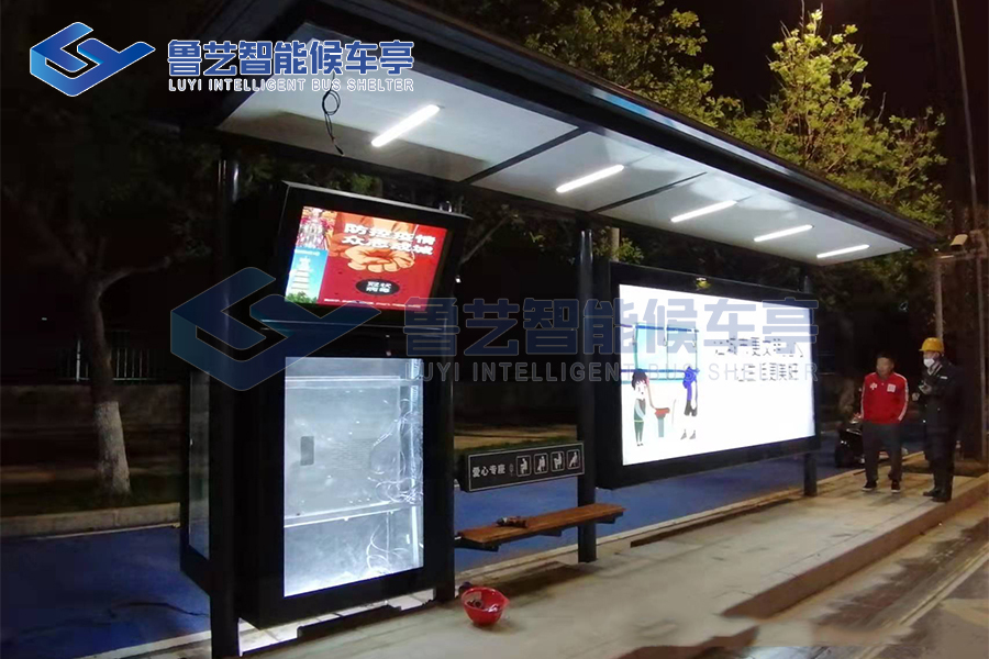 西安訂購制作的公交站臺(tái)廠家連夜現(xiàn)場安裝調(diào)試