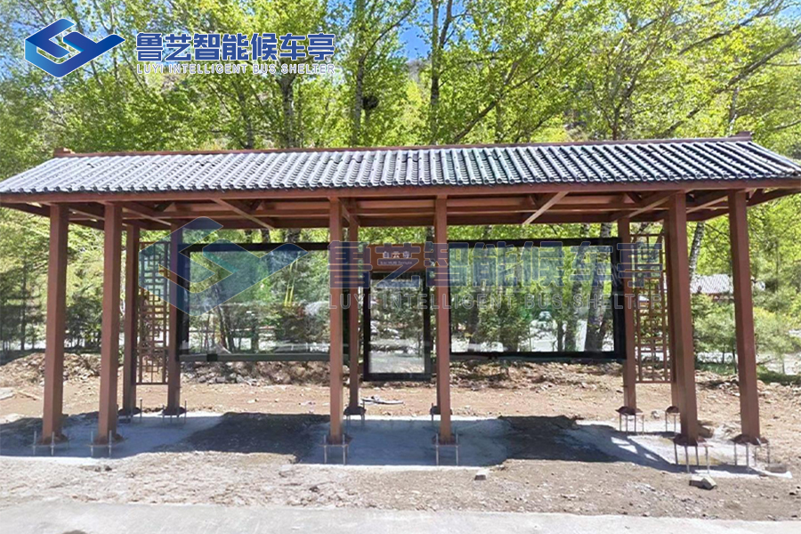山西某市仿古公交候車亭項目完工，傳統(tǒng)韻味與現(xiàn)代便捷