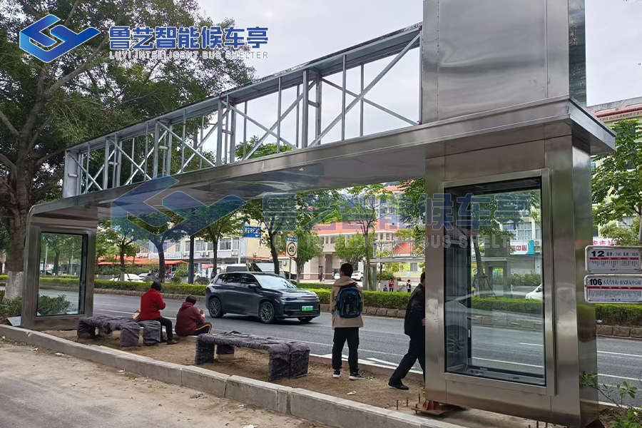 福建不銹鋼公交車(chē)候車(chē)亭項(xiàng)目案例，創(chuàng)新設(shè)計(jì)與耐用品質(zhì)的完美結(jié)合
